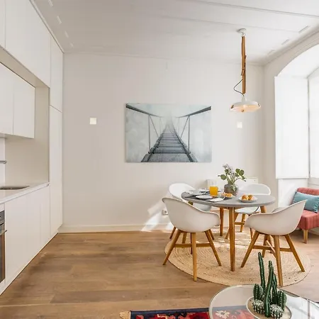 Chic Tailor Made Flat In Chiado-3