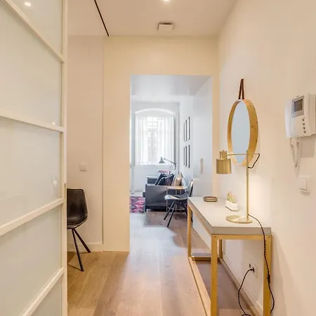 Chic Tailor Made Flat In Chiado-2